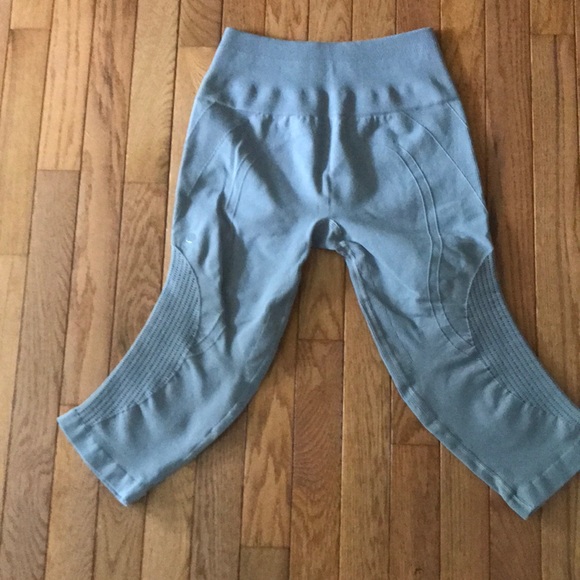 lululemon athletica Pants - Lululemon high waisted cropped pant